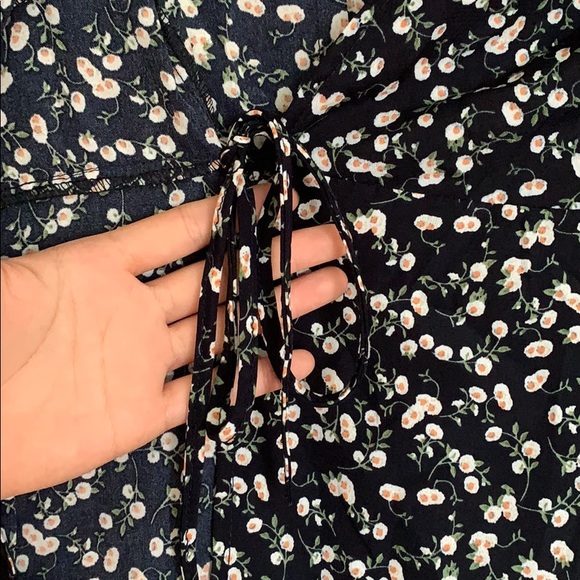 Boohoo Floral Wrap Dress

**Bundle 4 for $15** - Picture 4 of 5